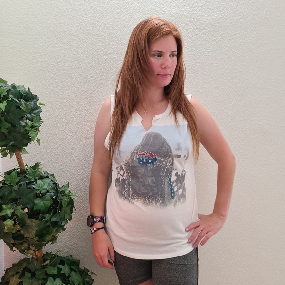 Vintage Style Sleeveless Graphic Tank - Picture 11 of 16